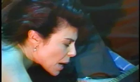 Oturma odasında classic sex film izle Sylvia MASTÜRBASYON