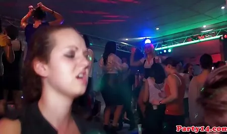 Çocuk, turbanli erotik video çıplak vücudunu gösteren