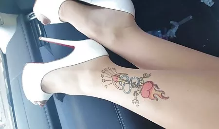 Azgın yeni gelen Holly Mac gets mobil porn erotik fucked