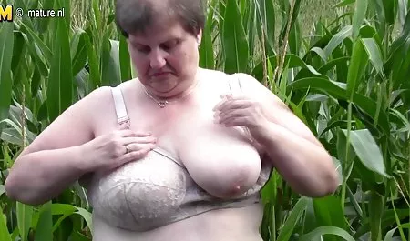 Sahilde azgın lanet kadın ve seksi erotik pornolar şanslı bir adam