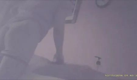 Güzel sarışın sürtük yağ enjeksiyonları rokettube erotik film ile doldurulmuş ağzına alır