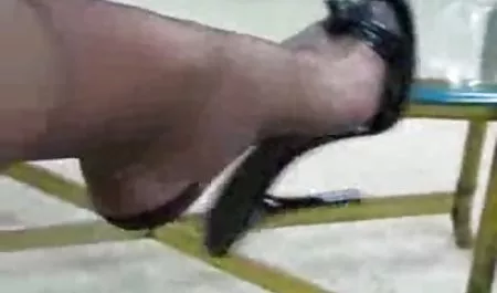 Yapmak Holly köpeği liseli erotik videolar Hendricks