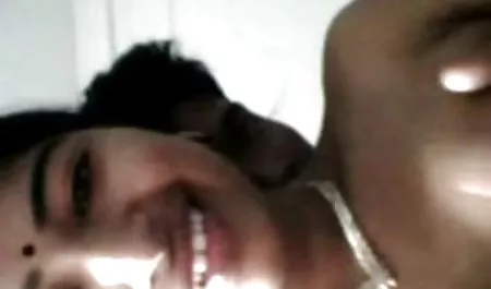 Siber komik videolar erotik kafede Hint kolej kız seks